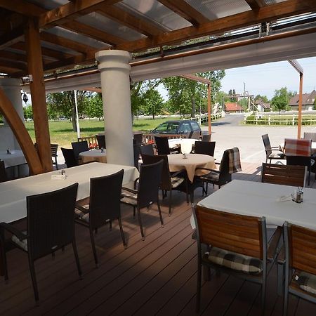 Piroska Csarda Es Panzio Bed & Breakfast Siofok Exterior photo